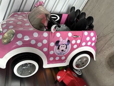 Minnie Mouse Disney Pink Polka Dot 12V Ride-On Car for Kids
