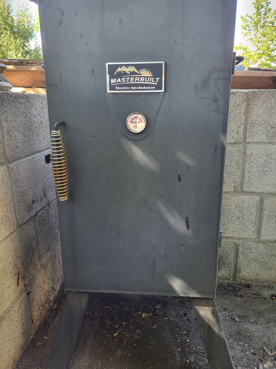 Smoker for sale! Just in time for Labor Day. 