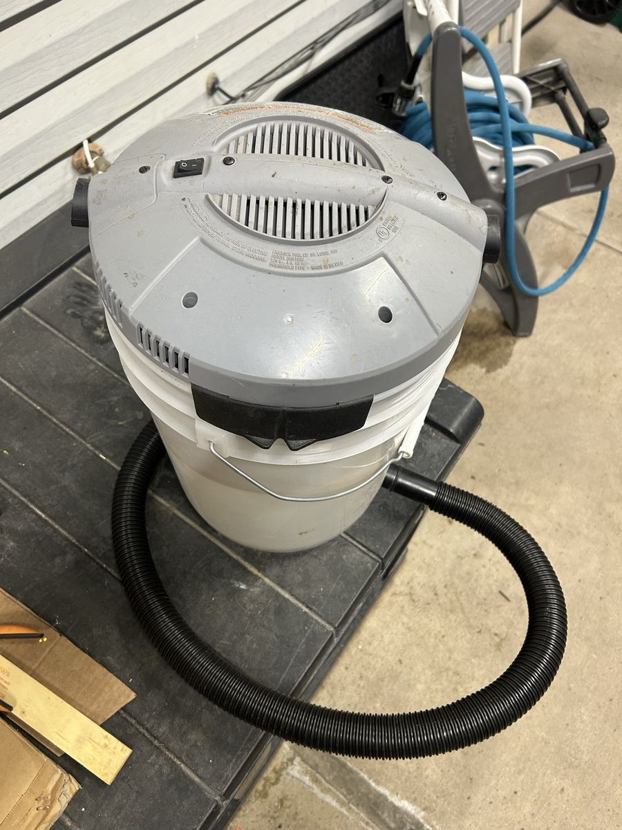 Bee vacuum electric