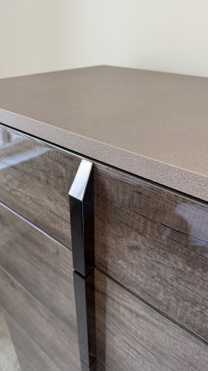 Like-New Modern Italian Glossy Wood-Grain Dresser with 6 Drawers and Metal Trim. High end quality. 