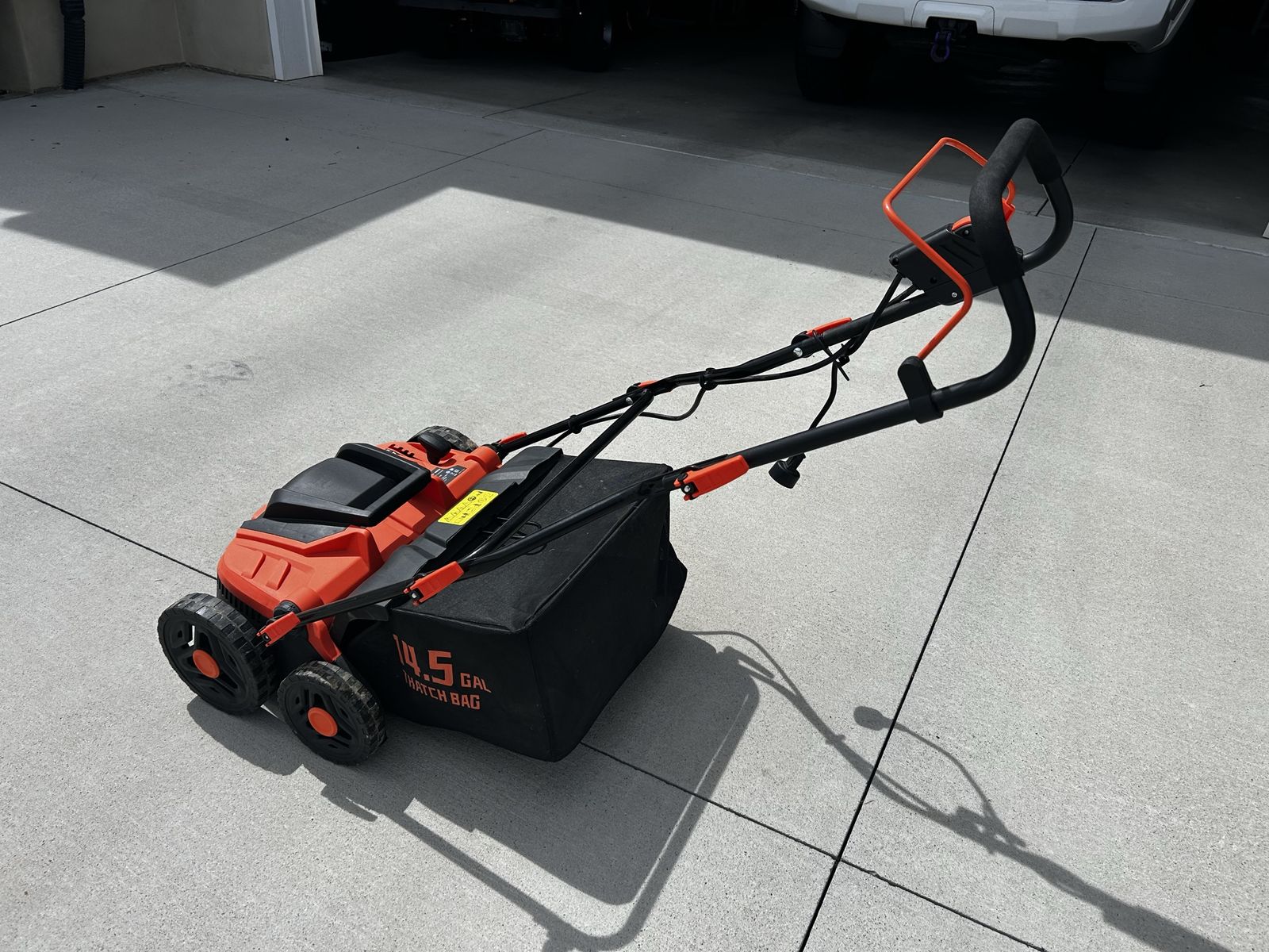 Electric Lawn Dethatcher + Scarifier