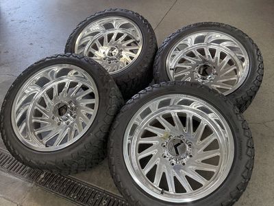 LIKE NEW 22x12 KG1 forged “outburst”/ 33x12.50r22 amps 8x170