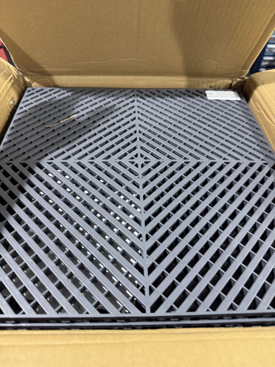 VEVOR Interlocking Drainage Floor Mats 15.7x15.7 Inches Modular Non-Slip Tiles 24 Pcs Gray
