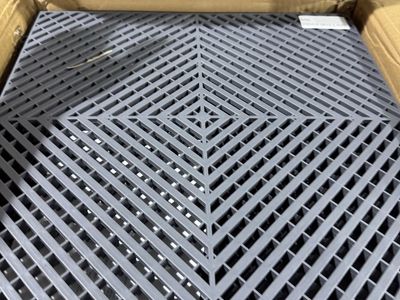 VEVOR Interlocking Drainage Floor Mats 15.7x15.7 Inches Modular Non-Slip Tiles 24 Pcs Gray