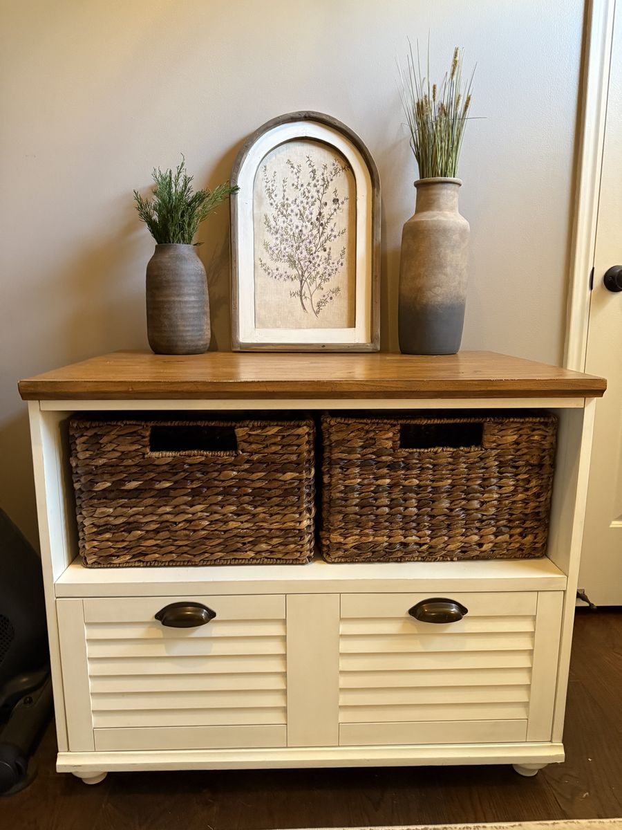 Storage Table with Baskets