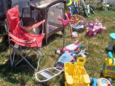 SMALL,COLORFUL YARD SALE IN MURRAY 7/12/26
3:00 P.M. - 8::00 P.M. !