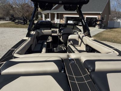 2023 Centurion Ri265 Wake Surf Boat with Quick Surf & Quick Launch - Excellent Condition