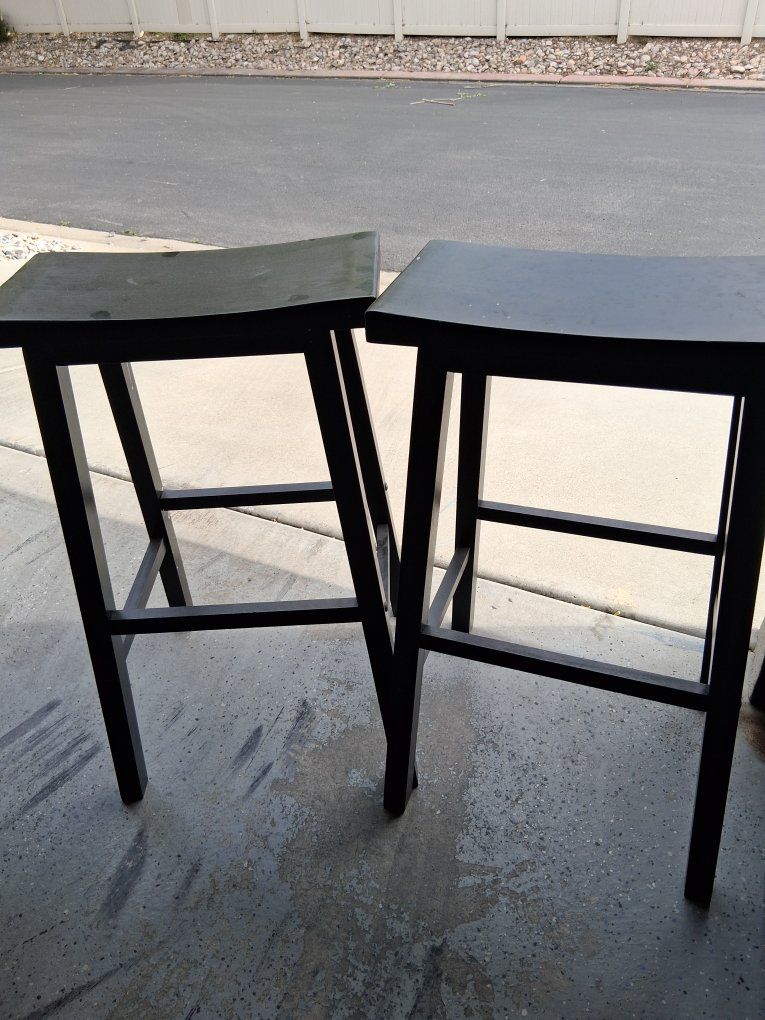 saddle back bar stools