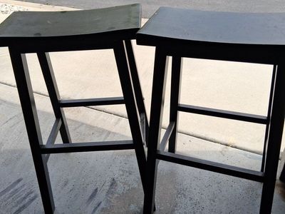 saddle back bar stools