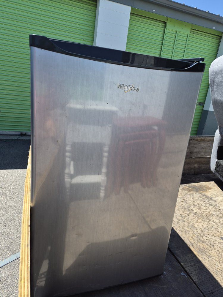 whirlpool 4.3 cu ft Stainless Steel compact refrigerator