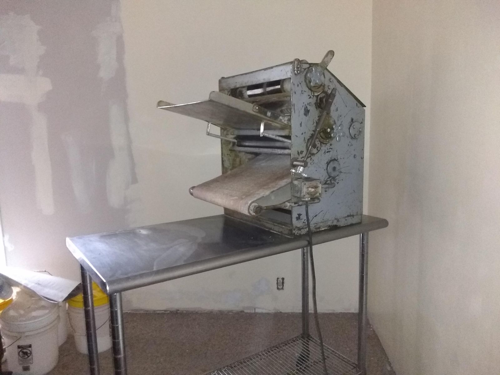 Industrial Dough Sheeter, Heavy-Duty Bakery Equipment, Commercial-Grade