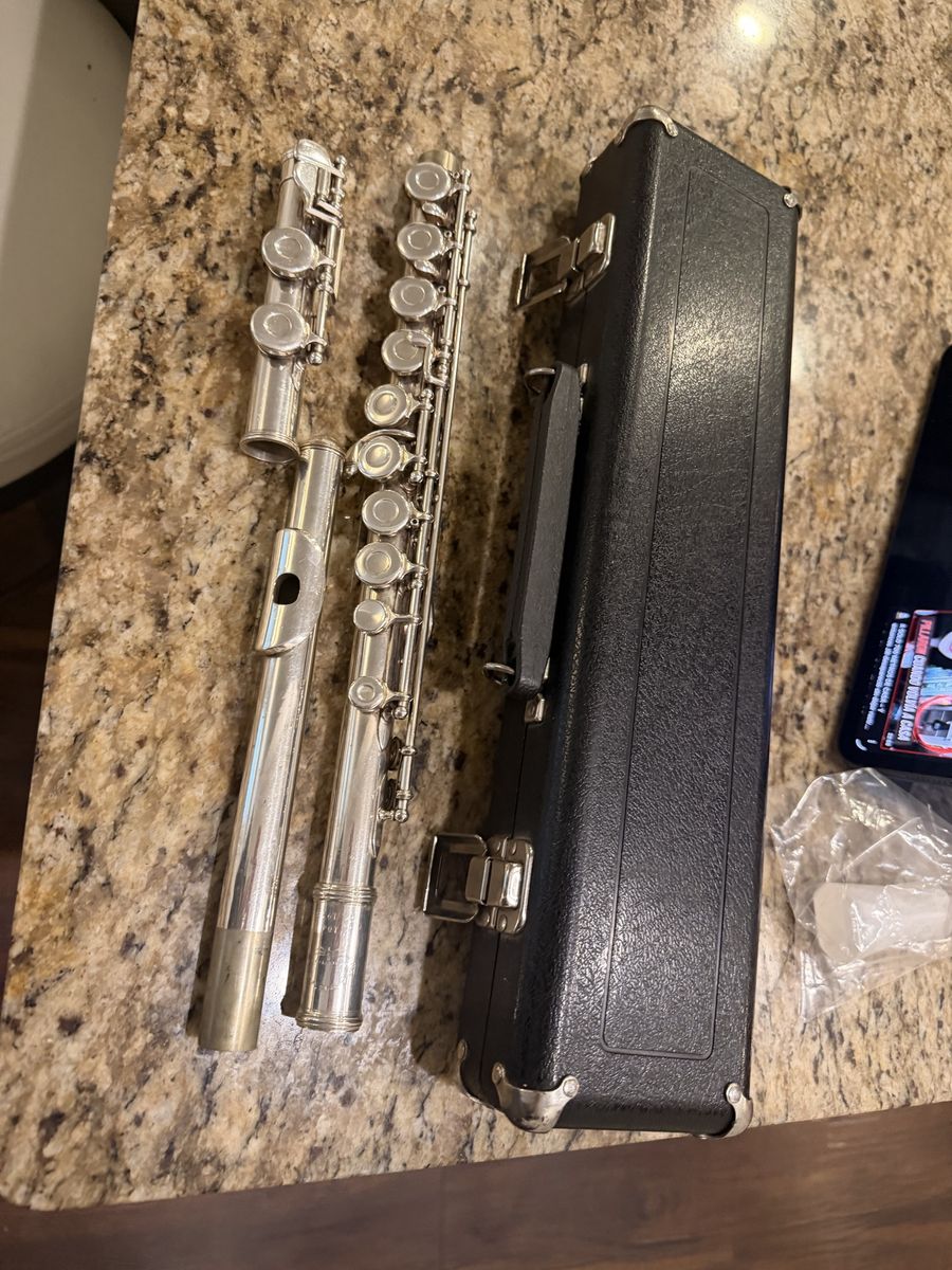 Armstrong Flute with Hard Case - Silver, Used Condition
