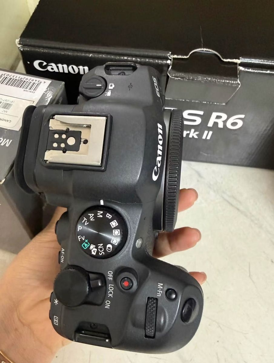 Canon R6 ii body like new