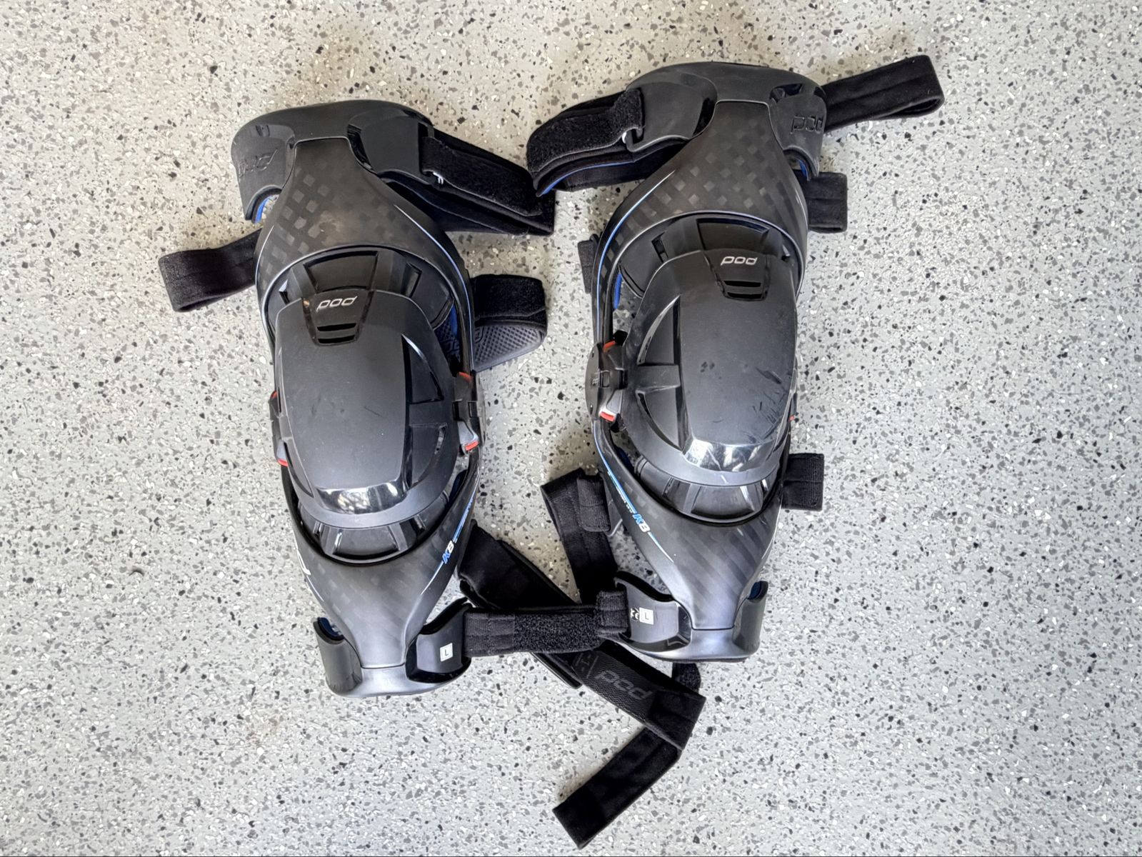 POD K8 Carbon Knee Braces – Pair – Size Large
