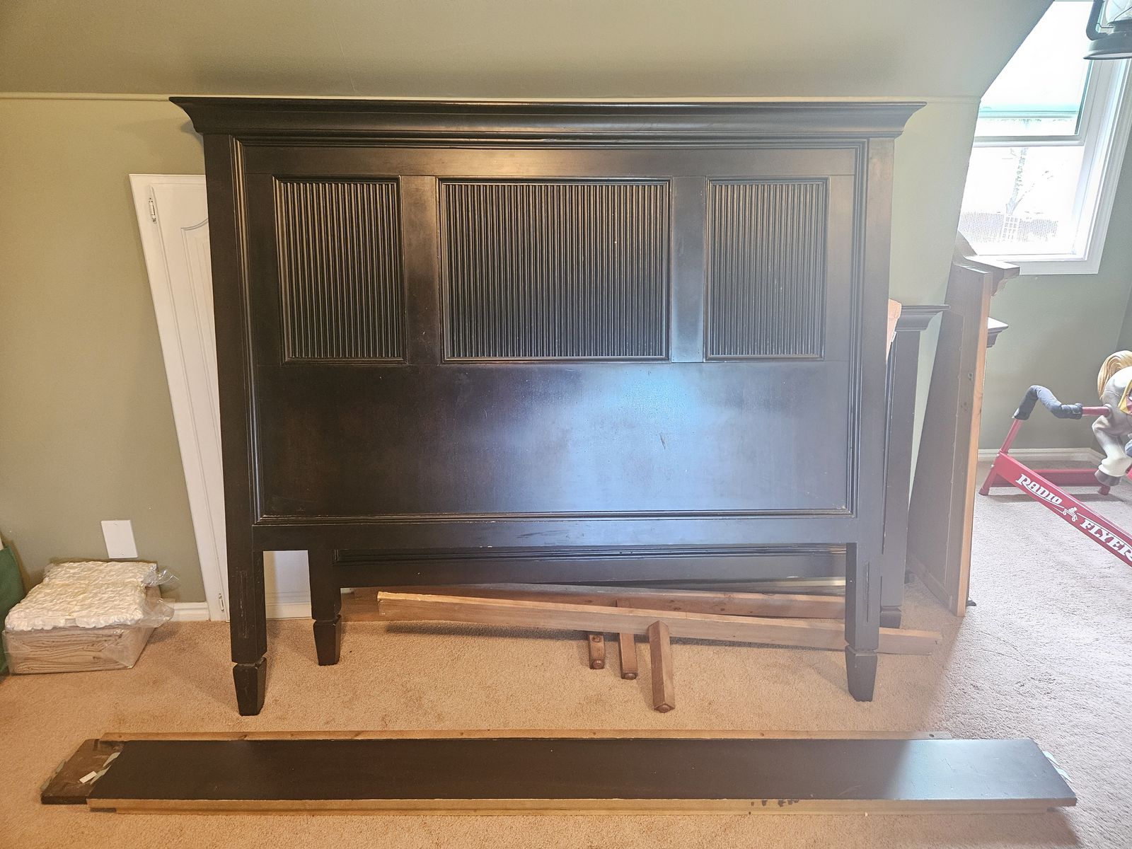 Solid Wood Black Queen Bed