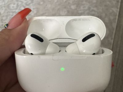 Apple AirPods Pro Wireless Earbuds with Charging Case - White (Used)