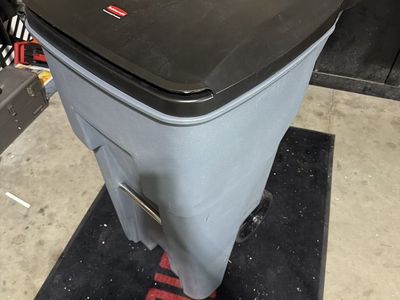 Rolling Trash Can w/ Lid – Large Capacity