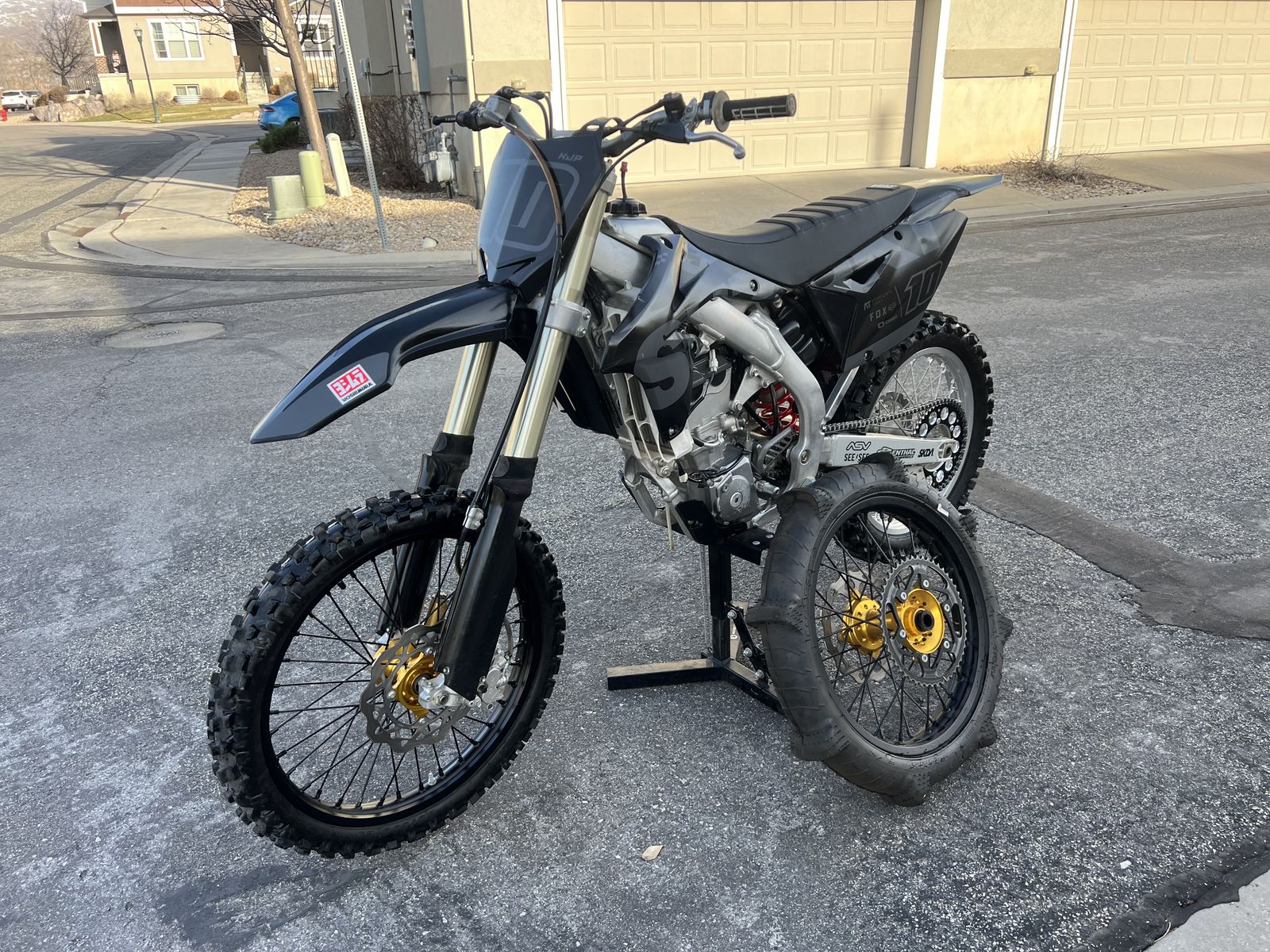 2015 Suzuki RM-Z450 dirt bike