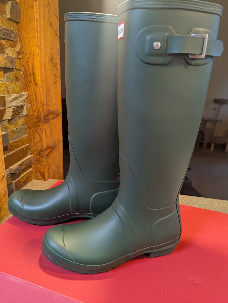 Hunter Women's Original Tall Rain Boots in Hunter Green - Size US 7 / UK 5