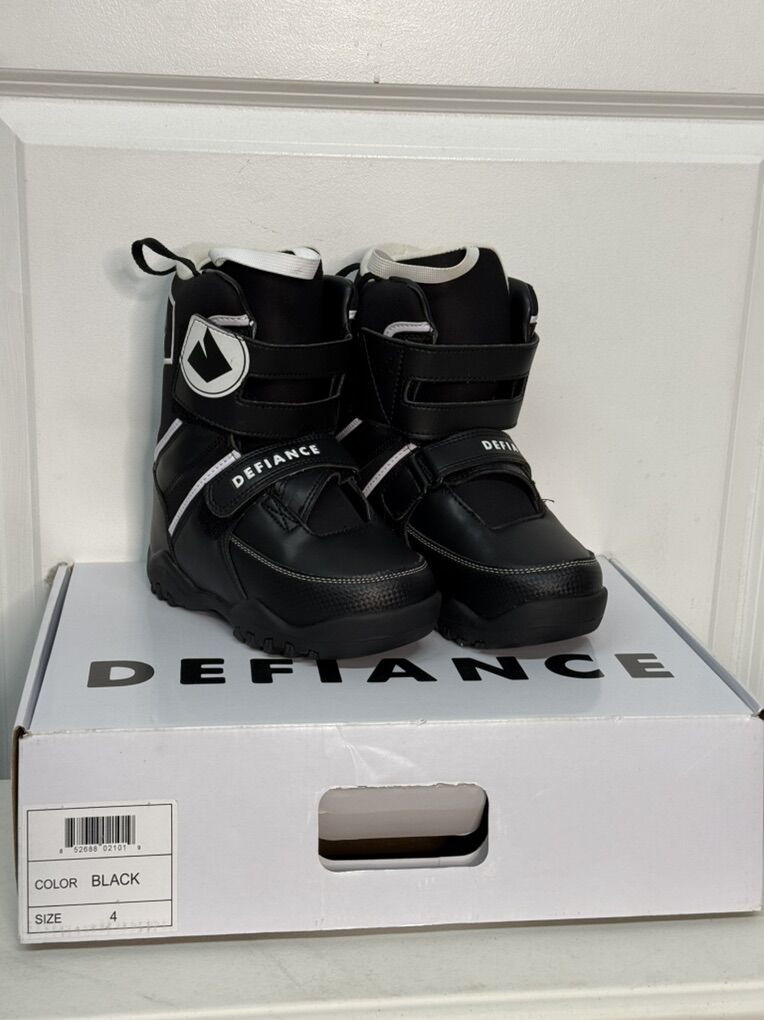 Defiance Kids Size 4 Snowboard Boots