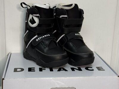 Defiance Kids Size 4 Snowboard Boots