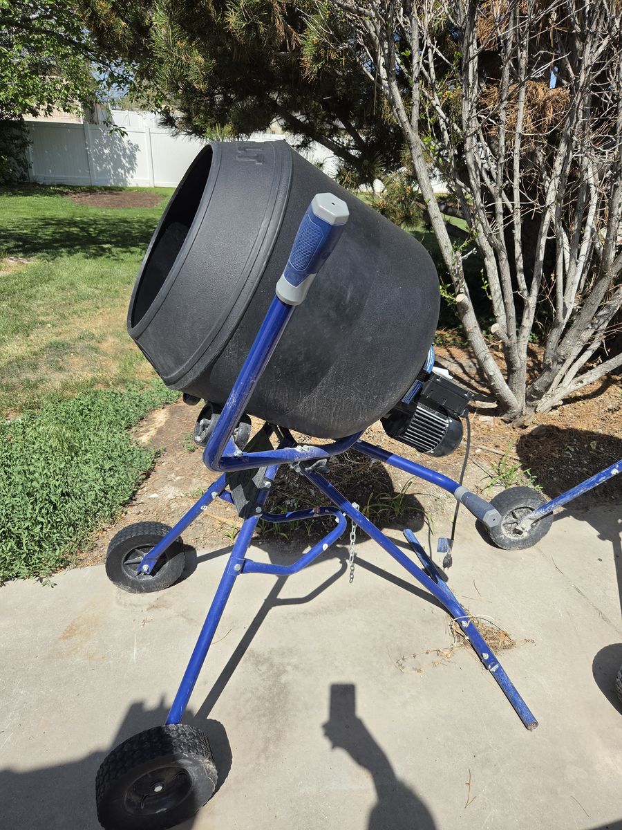 Kobalt 4-cu ft 0.5 -HP Concrete Mixer