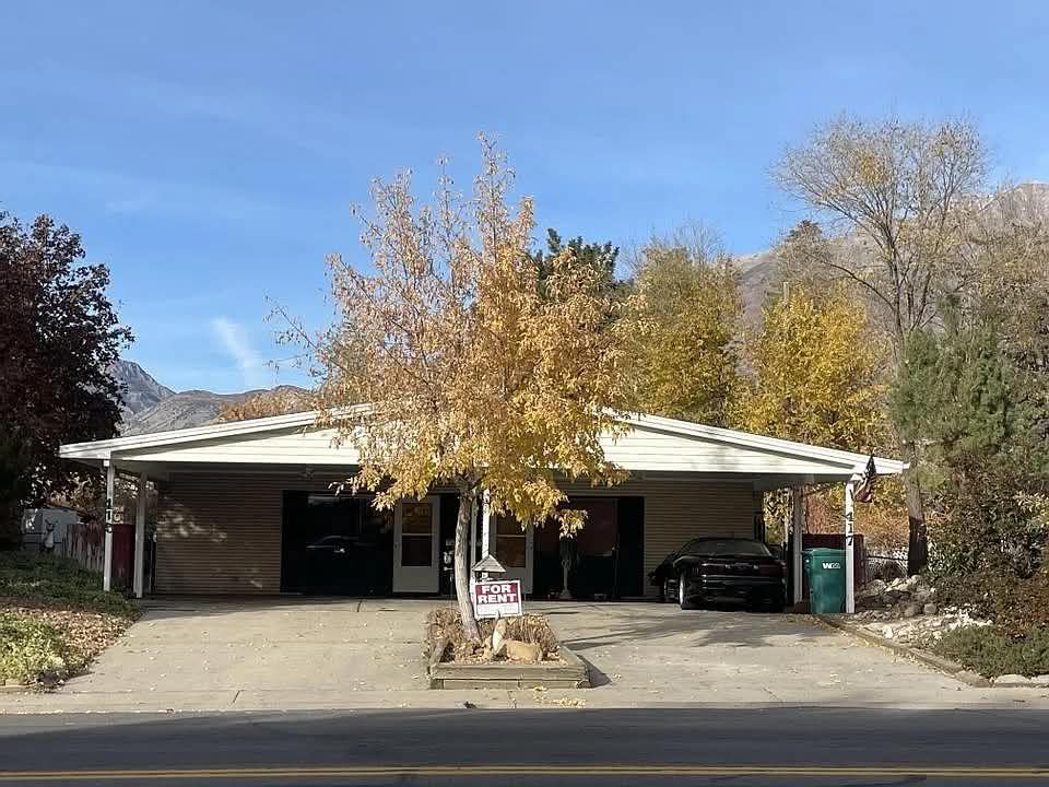 2 bdrm 1 bath duplex