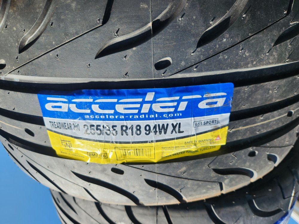 255/35r18 accelera radial