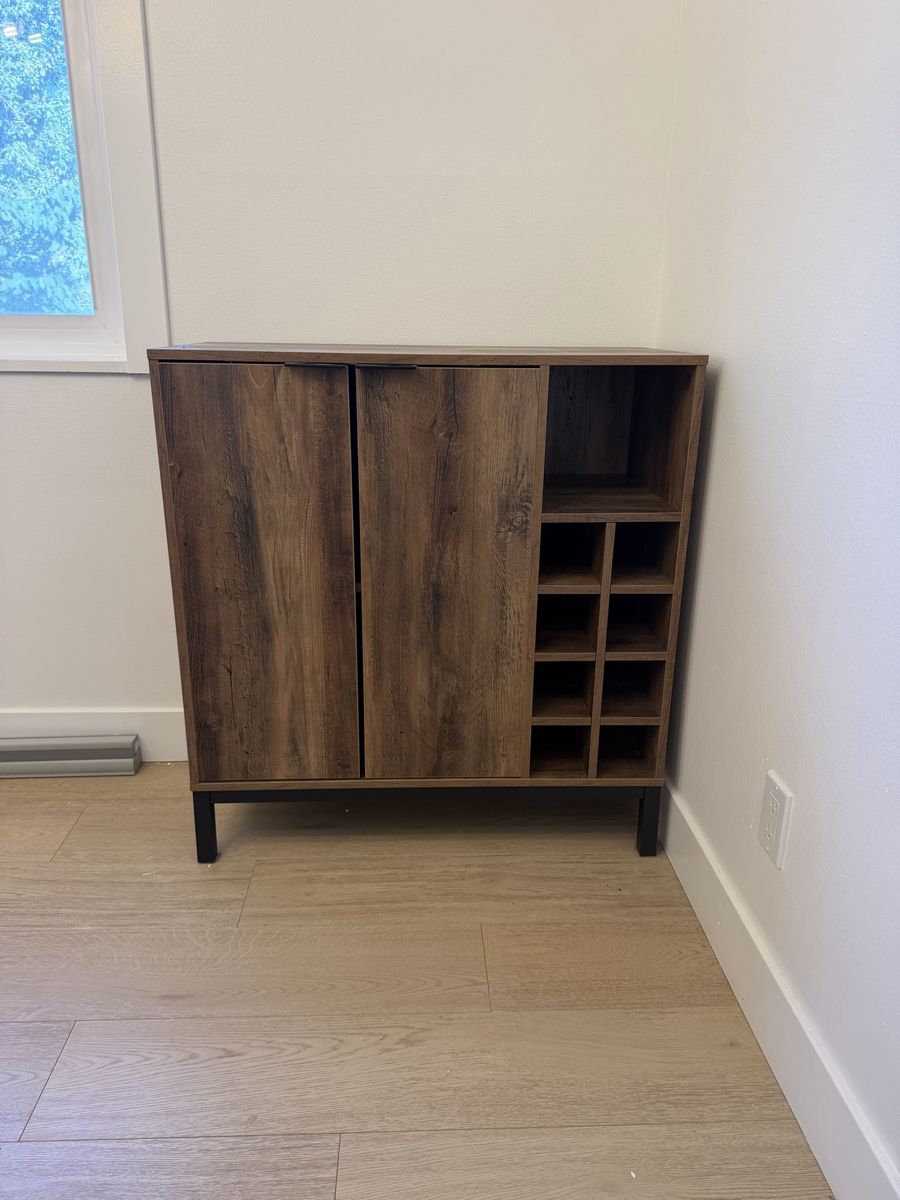 Bar / liquor cabinet
