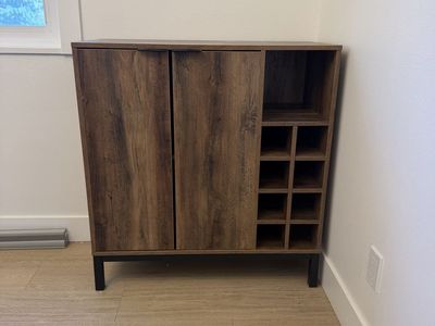 Bar / liquor cabinet