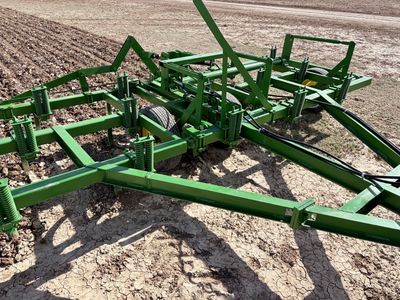 John Deere 16ft Chisel Plow