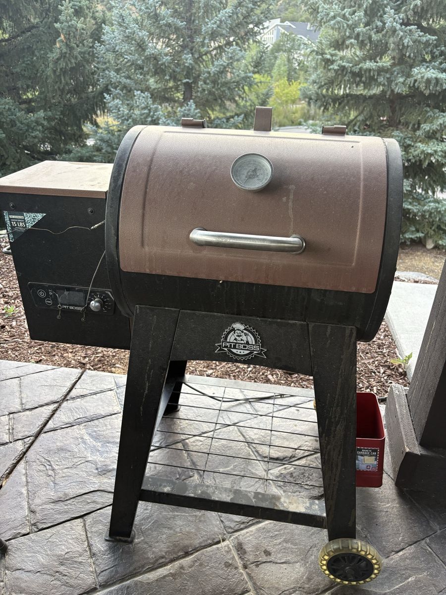 Pit boss smoker