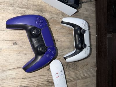 PlayStation 5 controllers charger and controller