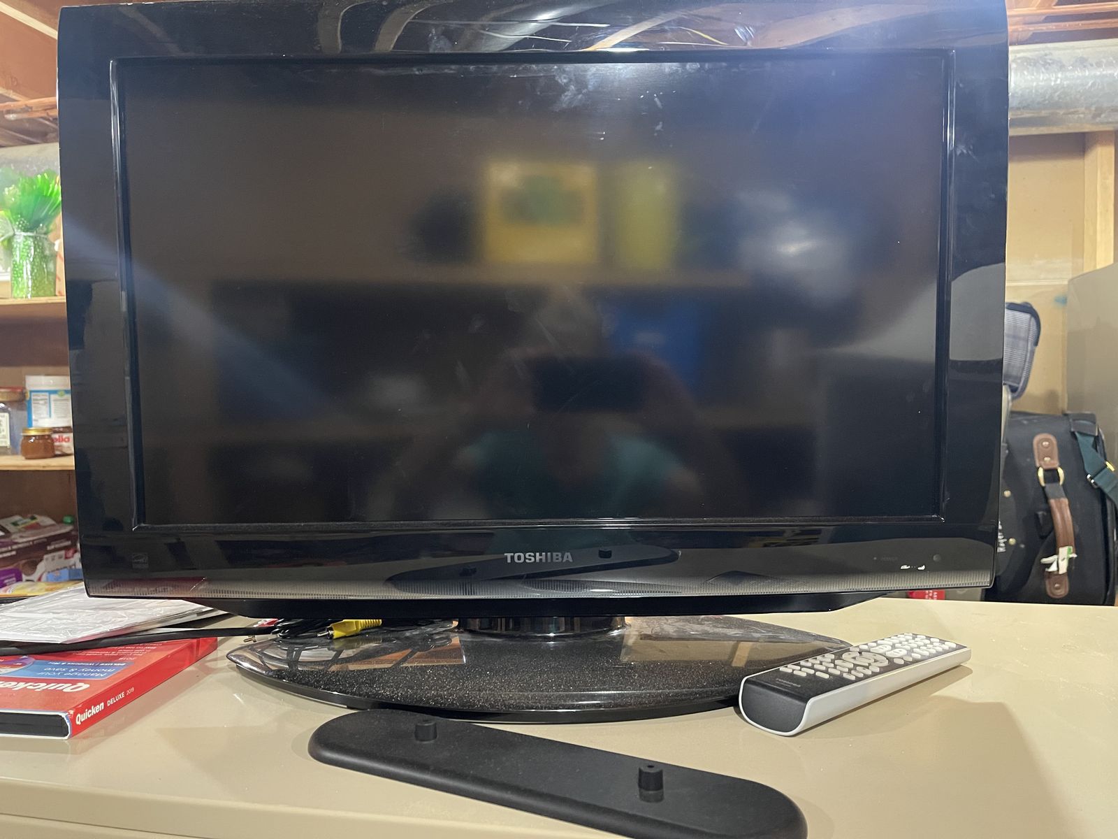Toshiba 26CV100U 26-Inch LCD TV/DVD Combo with Remote