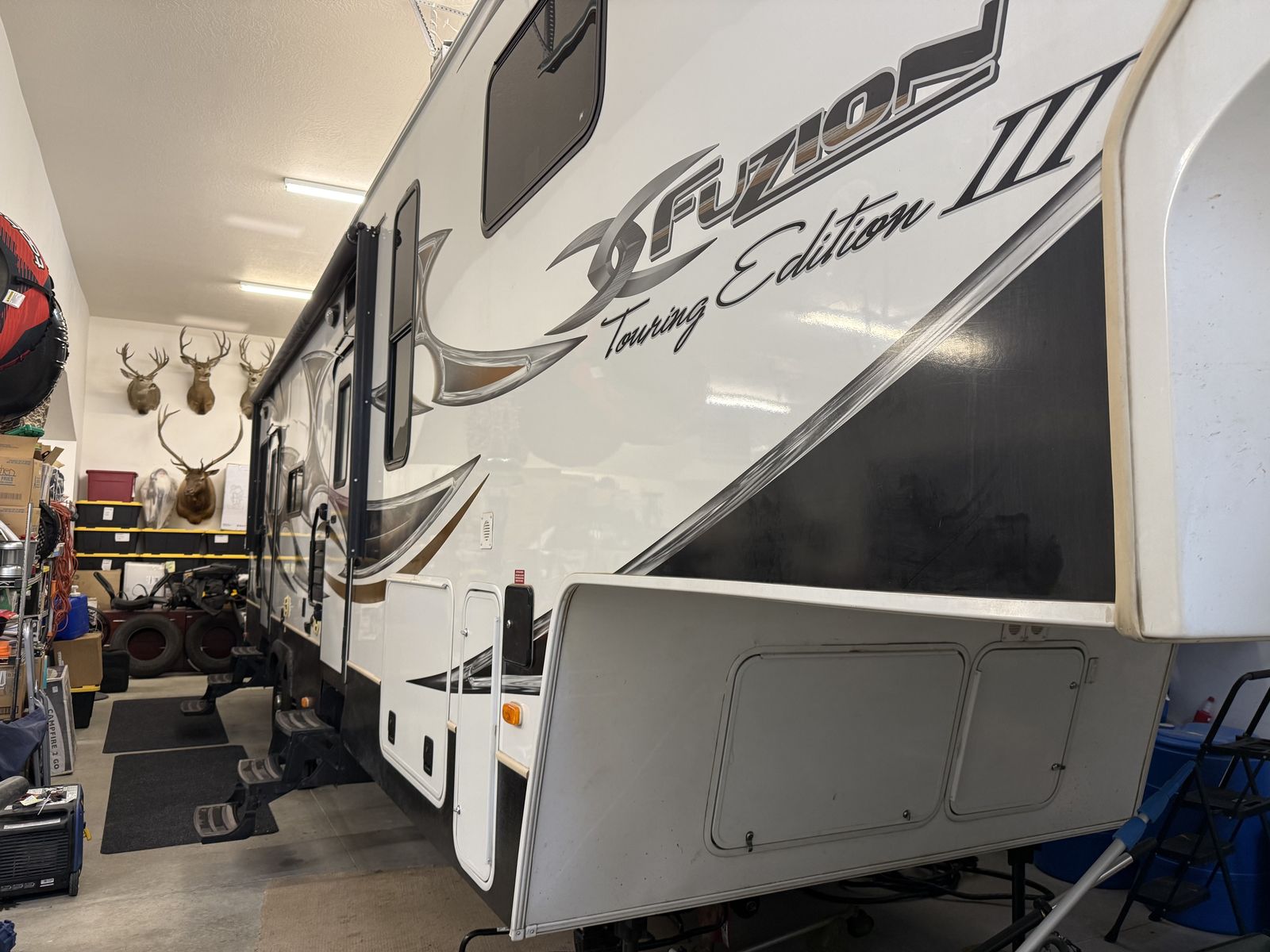 2011 Fuzion Touring Edition III (Toy Hauler)