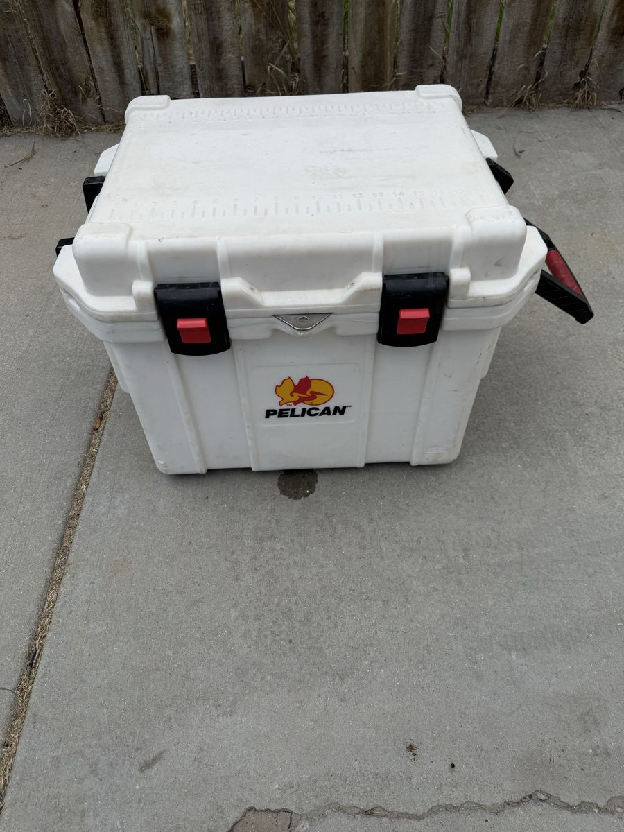 Pelican Elite Cooler, White, Hard Cooler, Outdoor/Fishing, Excellent Condition