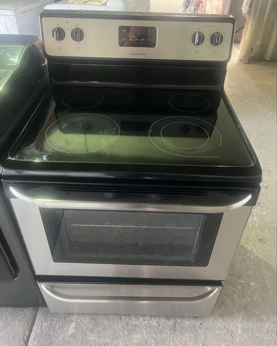 Great Frigidaire SS Electric range,free delivery