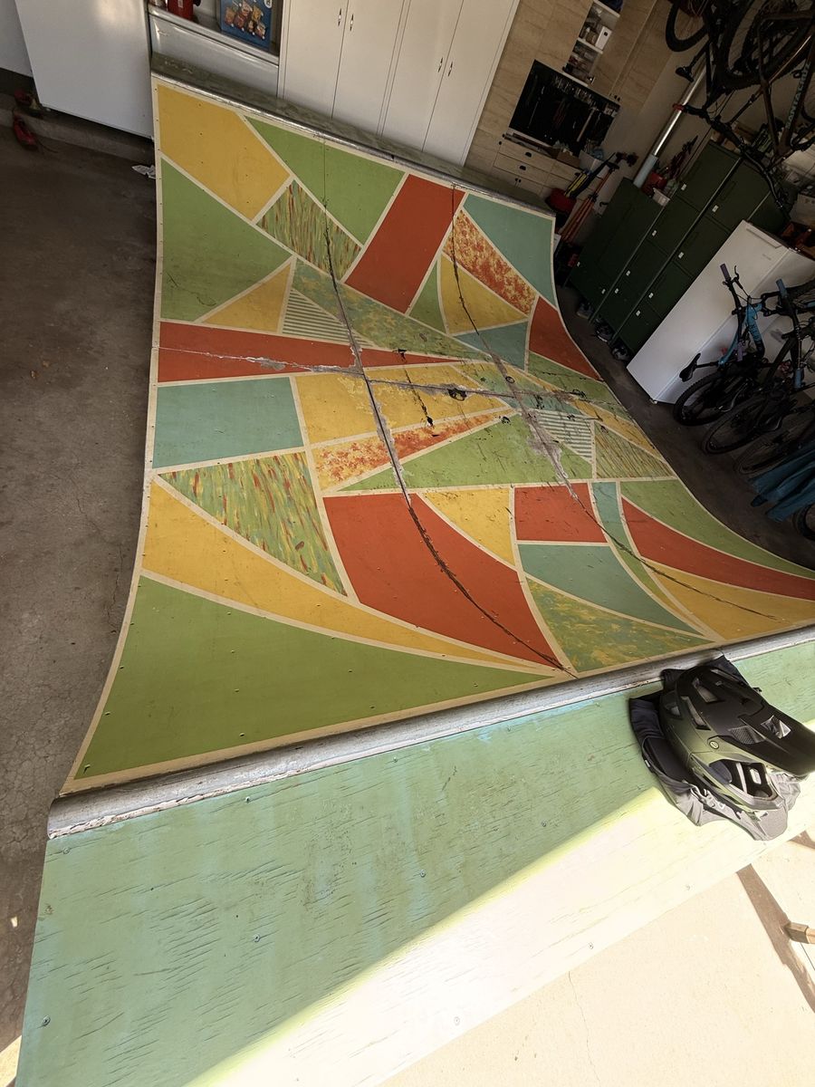 Keen Painted Wooden Skateboard Mini Ramp Halfpipe with Coping