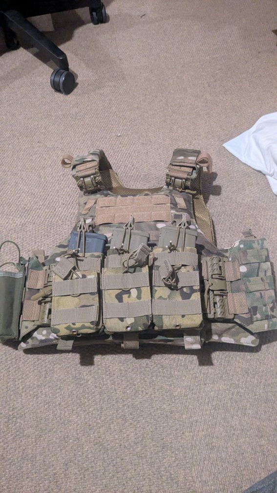 Looking for helmet, goggle, plate carrier, or face mask trade HMU!