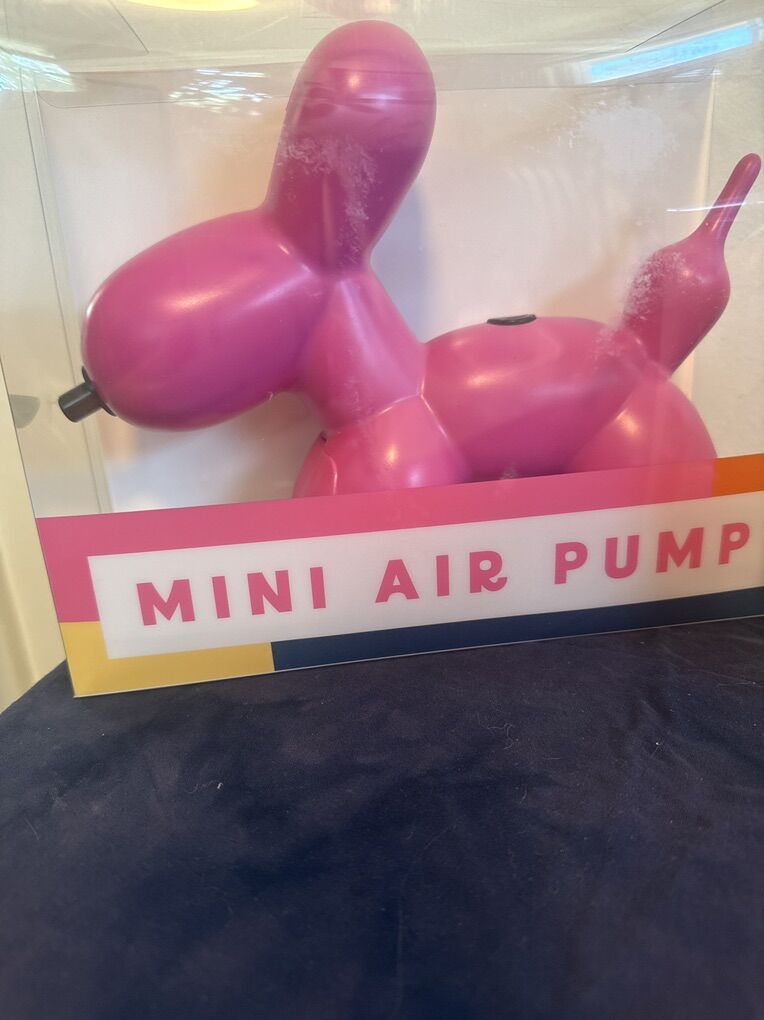 Balloon or ball air pump party sports