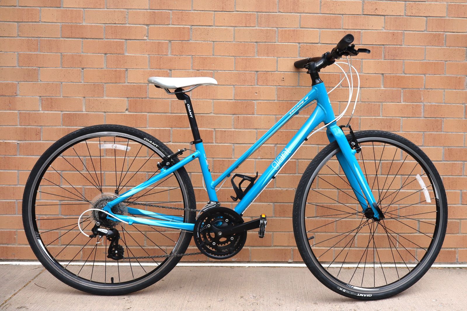 Giant Escape W (women's / girl's) Hybrid Bike - XS size - Like New