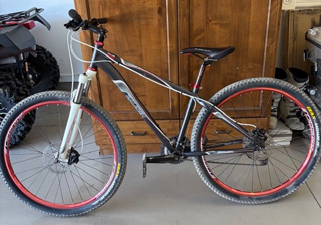 Raleigh Talus 29" Hardtail mountain bike Size Small
