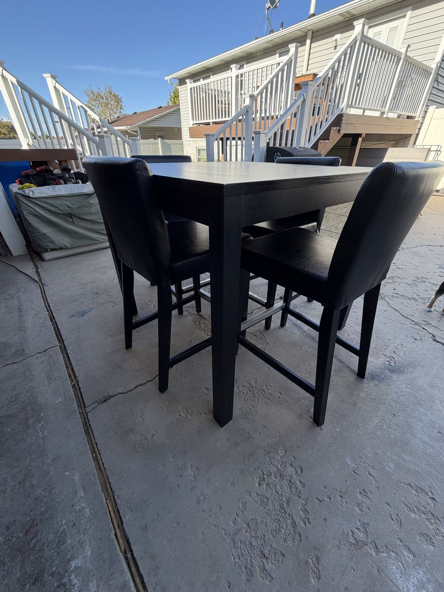Table and 4 chairs 