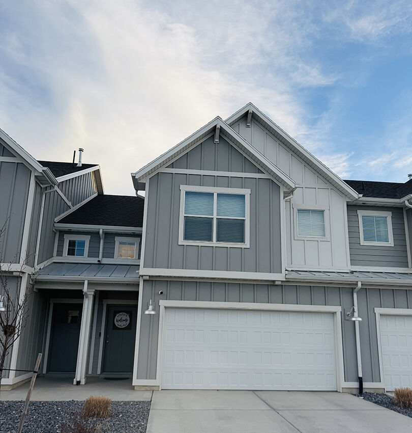 Female Roommate * 2 bedrooms 1 bathroom