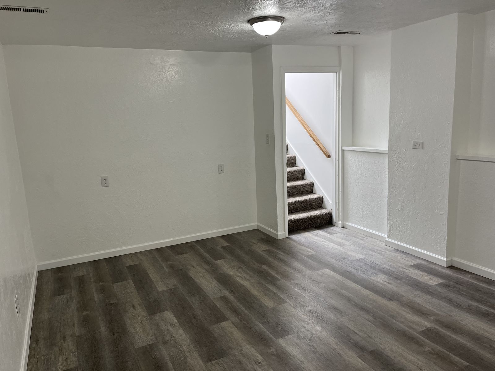 Main image 4