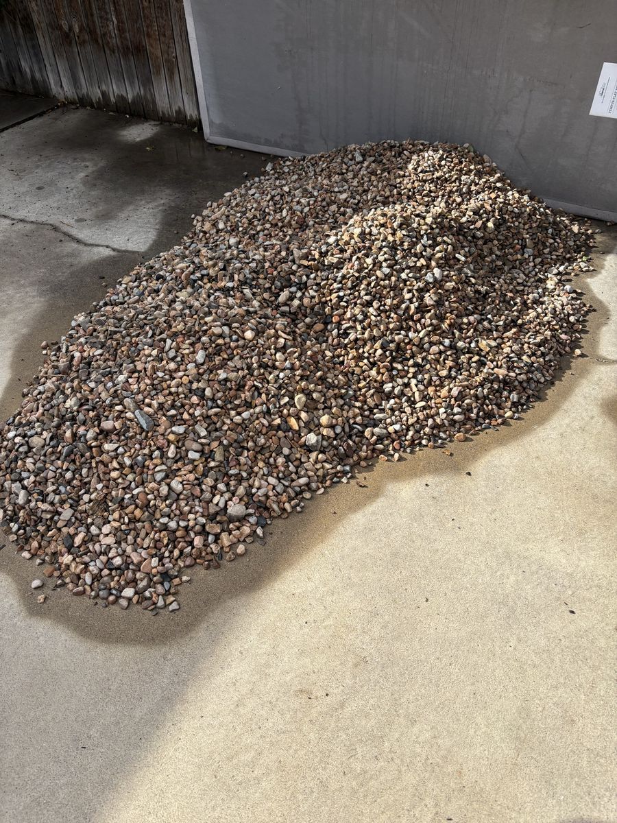 Screened gravel (approx 1/4 yard)