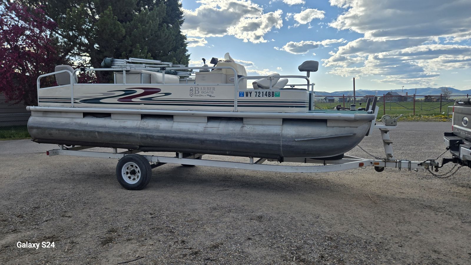 2000 Misty Harbor 20ft pontoon boat