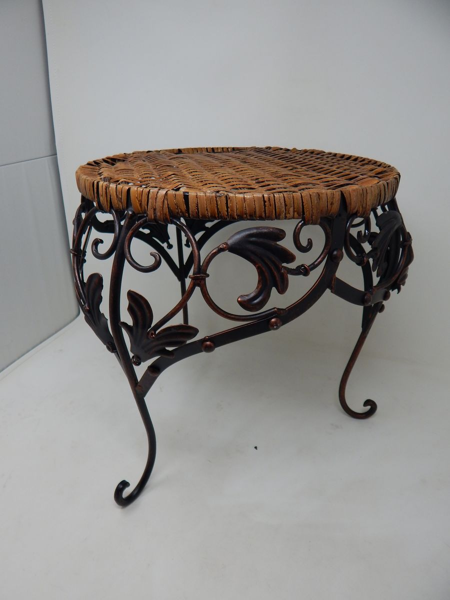 Small serving table Metal and Rattan