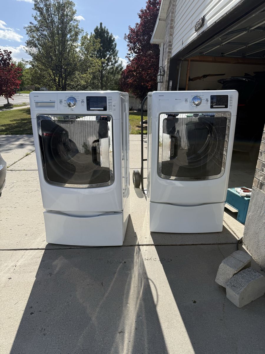 Well used Maytag washer and dryer set.