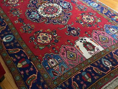 Rug. 6.5 feet x 9.5 feet